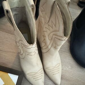 Dolce Vita hip cream cowboy booties